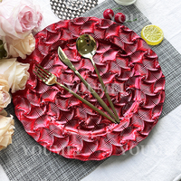 Personnalisé 13 pouces élégant fête Banquet rouge coquille Ginkgo Biloba rond en plastique rouge Table mariage assiettes de présentation pour le dîner