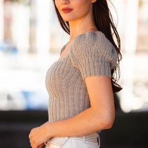 Maglione 100% <span class=keywords><strong>in</strong></span> <span class=keywords><strong>cotone</strong></span> organico con colletto quadrato da donna con maglia a manica corta personalizzata fornitore <span class=keywords><strong>di</strong></span> maglieria personalizzata - Product Image 3