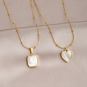 XL240 18K chapado en oro collar de acero inoxidable corazón cuadrado colgante madre de perla Cadena de cuentas impermeable - Product Image 1