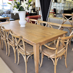 كرسي خشبي أو حديدي عتيق عالي الجودة مع تصميم قابل للتكديس للبار المنزلي لتأجير حفلات الزفاف لتناول الطعام - Product Image 2