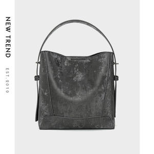 High-End <b>Women's</b> Genuine <b>Leather</b> Crossbody <b>Bag</b> Large Capacity Bucket Style with Zipper Closure Solid Color for Commuting <b>Laptop</b> - Product Image 3