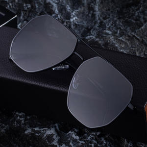 แว่นกันแดดกรอบใหญ่ทรงเหลี่ยมมิกิต้าสำหรับผู้ชายสีดำสแตนเลสป้องกันรังสียูวี 400 สไตล์กลางแจ้ง - Product Image 4