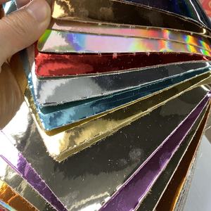 Tela de Cuero Sintético con Patente de PU, Color Metálico, Patrón Metalizado, Efecto Arcoíris, Impermeable, Resistente a la Abrasión, para Asientos de Auto y Hogar - Product Image 1