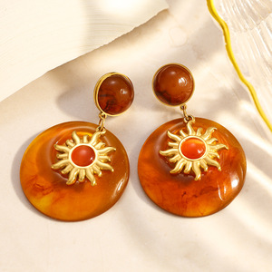 ต่างหูจี้เรซิ่นฝังลายดาวทรงเรขาคณิตชุบทอง 18k สำหรับงานปาร์ตี้แฟชั่น - Product Image 2