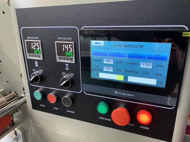 Automatic Labeling Flow Packing Wrapping Machine Wipes Washlets wet Tissue Paper Packaging Machine