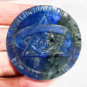 Prezzo all'Ingrosso, Scultura di Testa di Lupo in Cristallo di Labradorite Naturale Ecologico con Riflessi Blu, Oro e Rosa, per Ciondoli e Regali Aziendali - Product Image 2