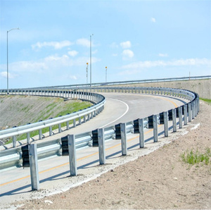 Machine de formage de barrières de sécurité routière pour autoroutes, type Two Waves, pour la protection contre les chocs et les chutes - Product Image 4