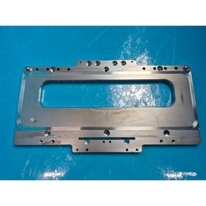 Aislador Cerámico Inferior AMAT 0040-76266 Usado Como Parte de Equipos Semiconductores Legacy - Product Image 1