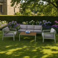 Salbeigrünes Outdoor-Gartenmöbel-Set 4-teilig 3-Sitzer-Sofa 2 Sessel Holzplatte Couchtisch Metallrahmen für Hinterhof Garten