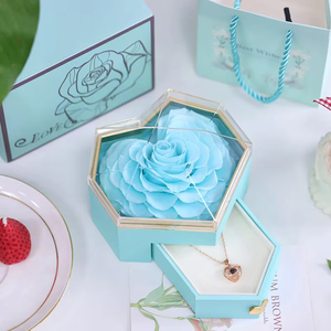 Caja de Joyería Mini Prismática en Forma de Corazón con Rosas Eternas Preservadas, Venta al por Mayor de Fábrica para Regalo del Día de la Madre - Product Image 1