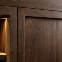 Panneau mural en noyer sur mesure de luxe moderne, bibliothèque intégrée et armoire de rangement murale avec éclairage LED