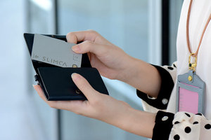 Registrador de <span class=keywords><strong>Audio</strong></span> espía con tarjeta grabadora de voz WIFI <span class=keywords><strong>Bluetooth</strong></span> 0,2 cm más delgado del mundo con ranura SD recargable para carteras - Product Image 6