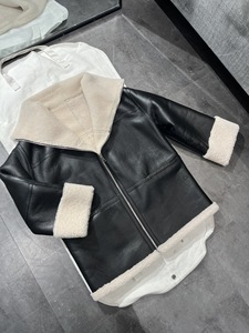 Veste en cuir d'agneau à col en fourrure de mouton, doublure en fourrure, fermeture éclair, prix bas pour femmes - Product Image 6