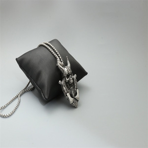 Collier avec pendentif en forme de crâne, acier inoxydable, design de casque viking, bijoux de mode unisexe, cadeau - Product Image 3