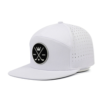 Casquette Snapback Luxe Personnalisée pour Hommes, 7 Panneaux, Patch en Caoutchouc, Résistante à l'Eau, Perforée par Découpe Laser, avec Sangle en Cuir