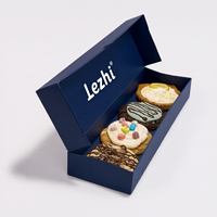 Boîtes en carton biodégradables personnalisées avec couvercle rabattable rose imprimé pour pâtisseries, biscuits et donuts de la marque OEM Cake Shop Crumbl