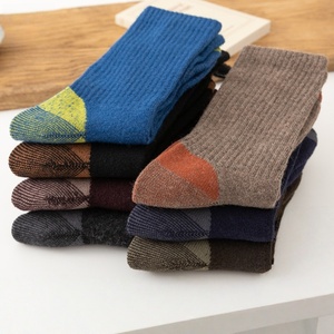 Chaussettes en <span class=keywords><strong>laine</strong></span> <span class=keywords><strong>de</strong></span> <span class=keywords><strong>mouton</strong></span> personnalisées, chaussettes en <span class=keywords><strong>laine</strong></span> mérinos pour femmes, chaussettes d'hiver chaudes, chaussettes <span class=keywords><strong>de</strong></span> ski thermiques antidérapantes, chaussettes <span class=keywords><strong>de</strong></span> randonnée à impression numérique - Product Image 4