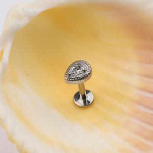 Zarif Hristiyan Altın Gözyaşı Şeklinde Düz Sırtlı Labret Çivisi İmplant Kalitesinde Titanyum PVD Altın CZ Taşlı İçten Dişli Vücut Takısı - Product Image 6