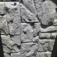 Vente en gros de panneaux artificiels 3D étanches pour la décoration intérieure et extérieure Panneau mural en pierre PU avec galets de granit