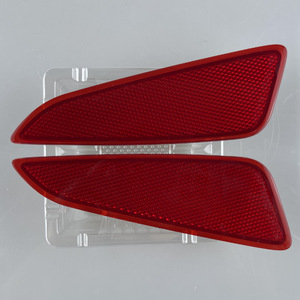 Réflecteur de pare-chocs arrière C-HR 81920-10030 F4010 81910-10030 Forme ménisque Auto-adhésif Matériau PC Lentille LED - Product Image 4