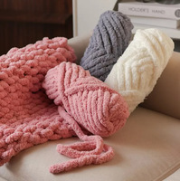 Fil chenille super volumineux et doux, idéal pour le tricot au doigt, les écharpes, les couvertures arc-en-ciel, les lits pour chats et les coussins DIY