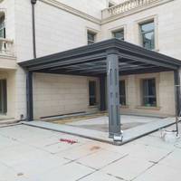 Pergola motorisée en aluminium à lames orientables avec toit imperméable réglable et gouttière dissimulée pour l'aménagement de jardin
