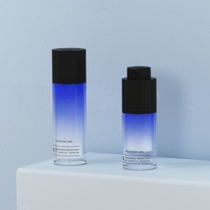 Флакон-диспенсер безвоздушный цилиндрический 50 мл класса люкс из акрила, перламутрово-белый, с золотой крышкой, с возможностью нанесения логотипа, для производства косметики и средств по уходу за кожей - Product Image 1