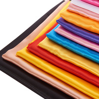 En gros 100 polyester sergé satin tissu Brillant satin tissu pour pyjamas doublure tissu