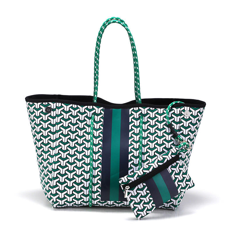 สีเขียวอ่อน