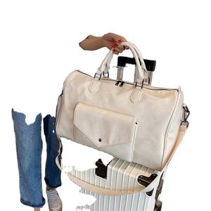 Sac de sport et de voyage élégant et simple en PU et polyester, grande capacité, à porter à l'épaule ou en bandoulière, certifié BSCI - Product Image 1