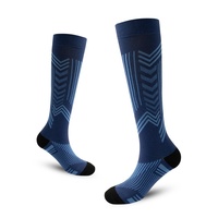 Chaussettes de compression sportives rayées tricotées montantes à séchage rapide anti-frottement en nylon ODM pour le cyclisme, la course et le saut