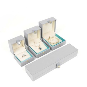 Petite quantité acceptée, boîte à bijoux en cuir PU de haute qualité, modèle 2022, luxueuse boîte à alliances pour mariage. - Product Image 2