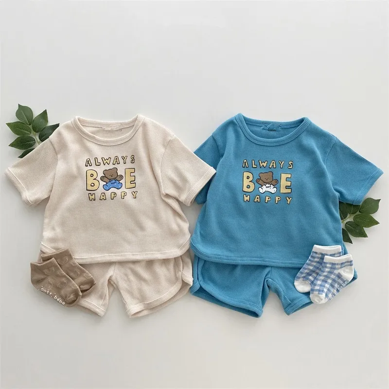 Verano tienda en línea popular recién nacido bebé niña ropa Conjuntos Niño bebé niña gofre dibujos animados letras impresas 100% algodón 2 uds conjunto
