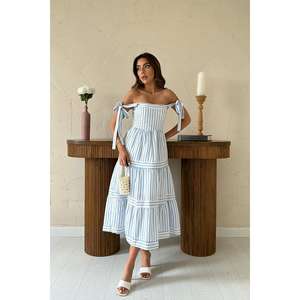 เดรสทรงเอลายทางสีน้ำเงิน เอวสม็อค ไร้สายรัด ระบายอากาศได้ดี ผ้าทอ สวมใส่สบายๆ ทุกวัน - Product Image 4