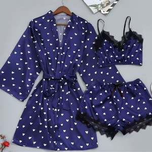 P198 Nuevo Conjunto de Pijamas de Satén de 3 Piezas de Alta Calidad para Mujer, Top + Pantalones + Bata, Ropa de Dormir Suave de Manga Corta con Estampado - Product Image 3