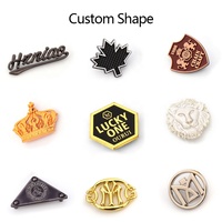 Fabricant de matériel personnalisé vente en gros alliage de zinc marque personnalisée logo design placage étiquette en métal pour vêtements
