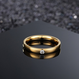 แหวนสตรีสแตนเลสแบบครอส บอร์เดอร์ ชุบทอง 18k ประดับเพชรและเพทาย ผสมผสานสามสี - Product Image 2