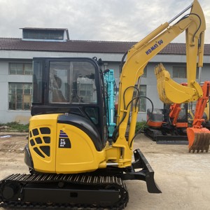 Excavatrice Komatsu PC35MR d'occasion, modèle 2024, poids opérationnel de 4 tonnes, capacité de la benne de 0,13 m³, moteur KOMATSU inclus pour rapport. - Product Image 2