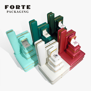 Boîtes d'emballage de bijoux de luxe FORTE, boîtes à bagues personnalisées avec lignes dorées, cuir PU écologique, logo personnalisé - Product Image 4