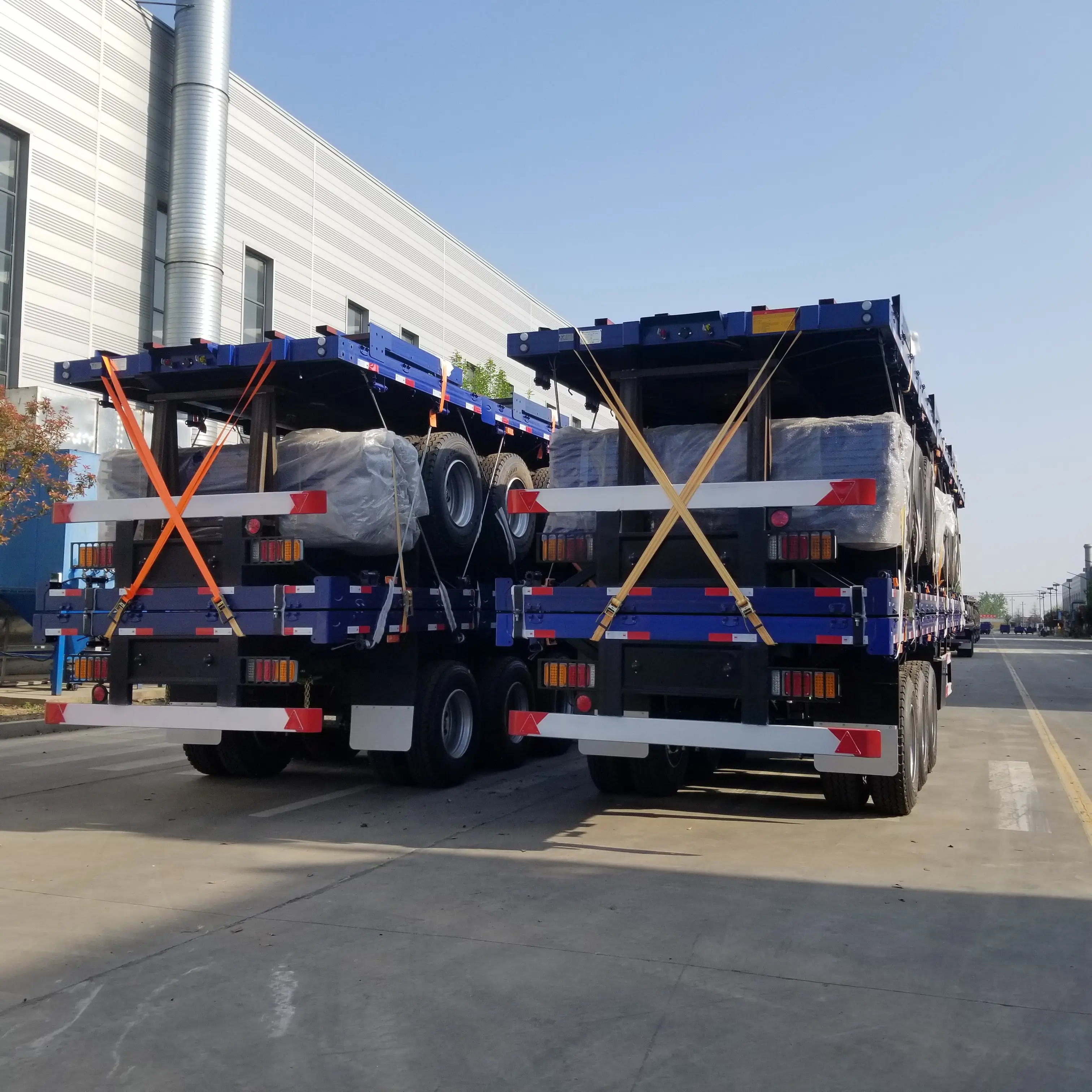 شحن رخيص JUTONG شاحنات نصف شاحنة مسطحة مستعملة شاحنة حاويات مسطحة للبيع من المصنع أفضل محورين 3 محاور 40 قدم من الفولاذ الأزرق