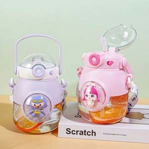 Botella de agua de plástico ecológica de 900 ml con diseño de dibujos animados para niños, con pajita y asa, ideal para guardería y escuela. - Product Image 3