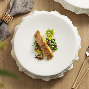 Assiettes <span class=keywords><strong>de</strong></span> Dîner Irrégulières en <span class=keywords><strong>Porcelaine</strong></span> <span class=keywords><strong>de</strong></span> <span class=keywords><strong>Luxe</strong></span> Écologiques 12/14 Pouces, Finition Mate Noire et Blanche, pour Fêtes, Restaurants/Hôtels (Vente en Gros) - Product Image 6