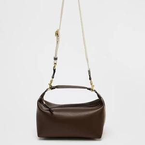 Nouveau Sac à Bandoulière Décontracté Haut de Gamme 2025, Forme Carrée, Doublure en Cuir Véritable, Sangle Chaîne, Unisexe, pour Usage Quotidien en Extérieur - Product Image 6