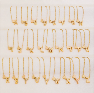 Venta al por mayor más barata: Peque<span class=keywords><strong>ñ</strong></span>o colgante de <span class=keywords><strong>letra</strong></span> dorada de aleación con corazón <span class=keywords><strong>y</strong></span> 26 letras mayúsculas del alfabeto, de moda. - Product Image 3