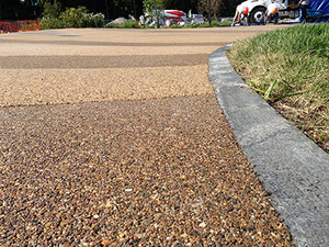 Revêtement de sol en résine époxy bicomposante transparente hautement perméable ALIDA pour la construction extérieure, la liaison du gravier et l'étanchéité des allées - Product Image 4