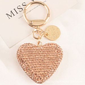 Llavero de aleación metálica con forma de corazón brillante para llaves de coche, bolso, bonito y elegante, con borla, regalo para el Día de San Valentín - Product Image 2