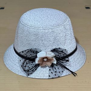 Chapeau en lin <span class=keywords><strong>de</strong></span> style britannique pour femmes d'âge moyen et seniors Chapeau <span class=keywords><strong>de</strong></span> <span class=keywords><strong>pot</strong></span> <span class=keywords><strong>de</strong></span> <span class=keywords><strong>fleurs</strong></span> <span class=keywords><strong>de</strong></span> couleur pure pour le printemps et l'été pour les fêtes en plein air - Product Image 1