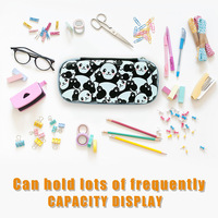 Best-seller transfrontalier, trousse à crayons mignonne en EVA avec un panda rouge de dessin animé, fabriquée en Chine, pour l'école et le bureau, multifonctionnelle, grande capacité