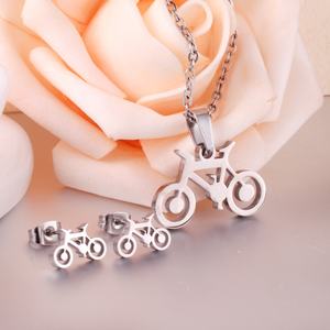 ชุดเครื่องประดับสแตนเลสแบบใหม่ล่าสุด ชุบทอง 18k PVD ดีไซน์จักรยาน ทันสมัย สำหรับผู้หญิง ประกอบด้วยต่างหูและสร้อยคอ - Product Image 6