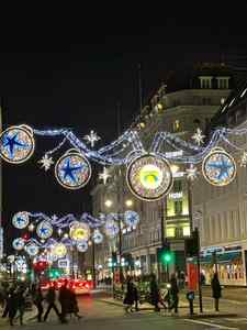 Luces Decorativas de Grado Comercial con Motivos 2D para Entradas de Estadios, Festivales Navideños, Cruces de Calles y Exhibiciones al Aire Libre - Product Image 1